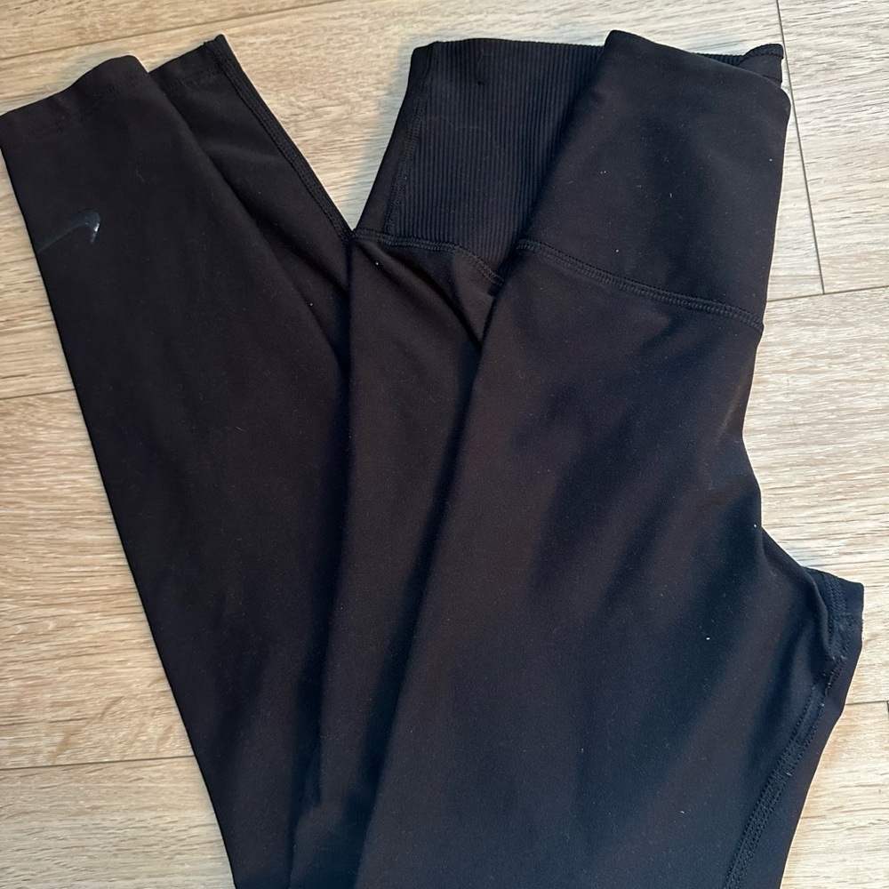 Nike Black High-Waisted Leggings